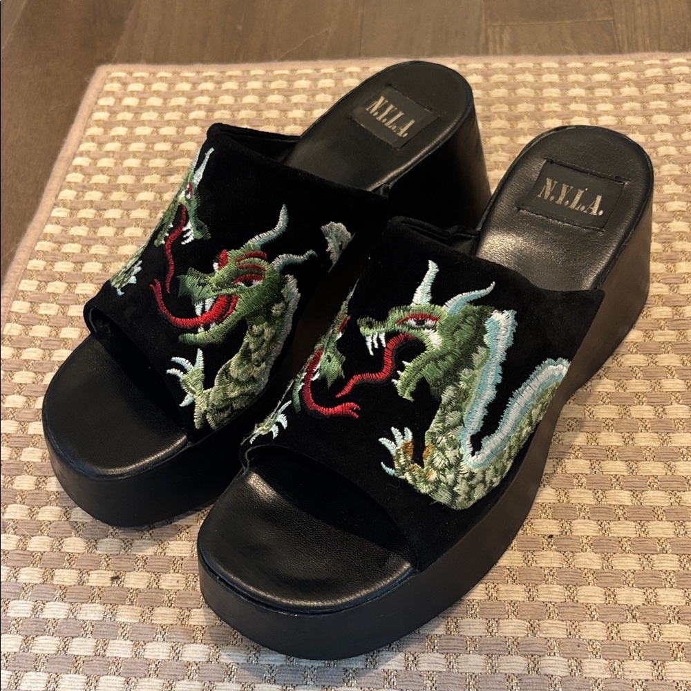 Vintage N.Y.L.A Dragon Embroidery Platforms - Picture 3 of 17